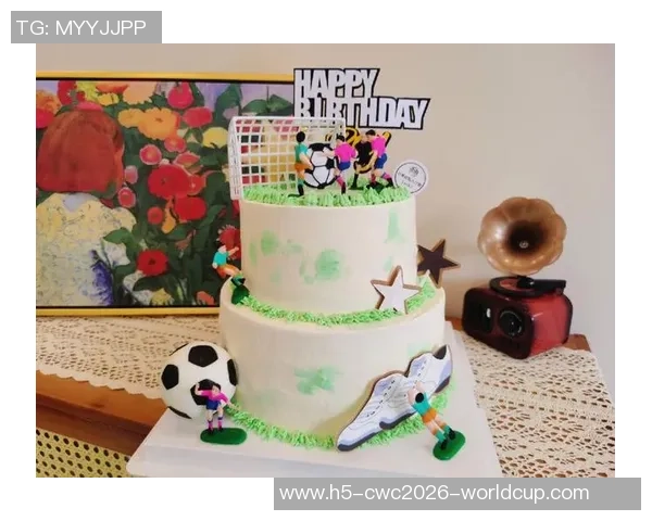 法国足球蛋糕双层的创意制作与美味享受，带你领略独特的足球主题甜品体验