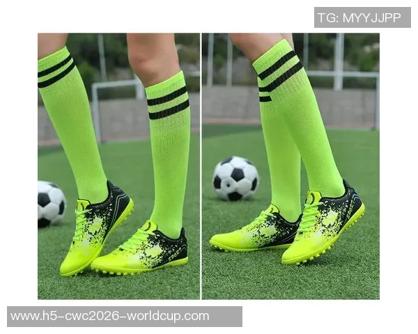 绿色足球鞋搭配舒适袜子助力运动表现提升的完美组合